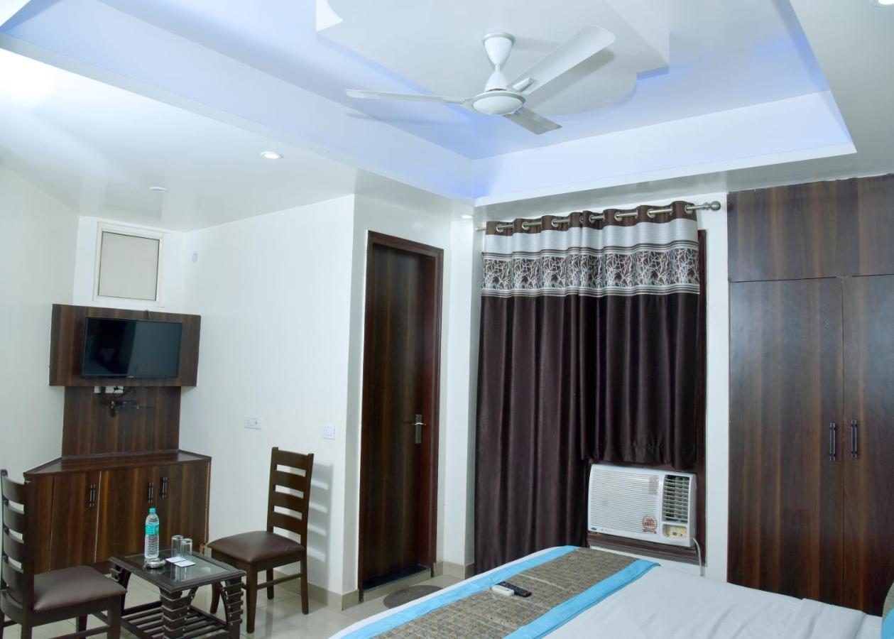 Airport Hotel Classic Park New Delhi Exterior photo