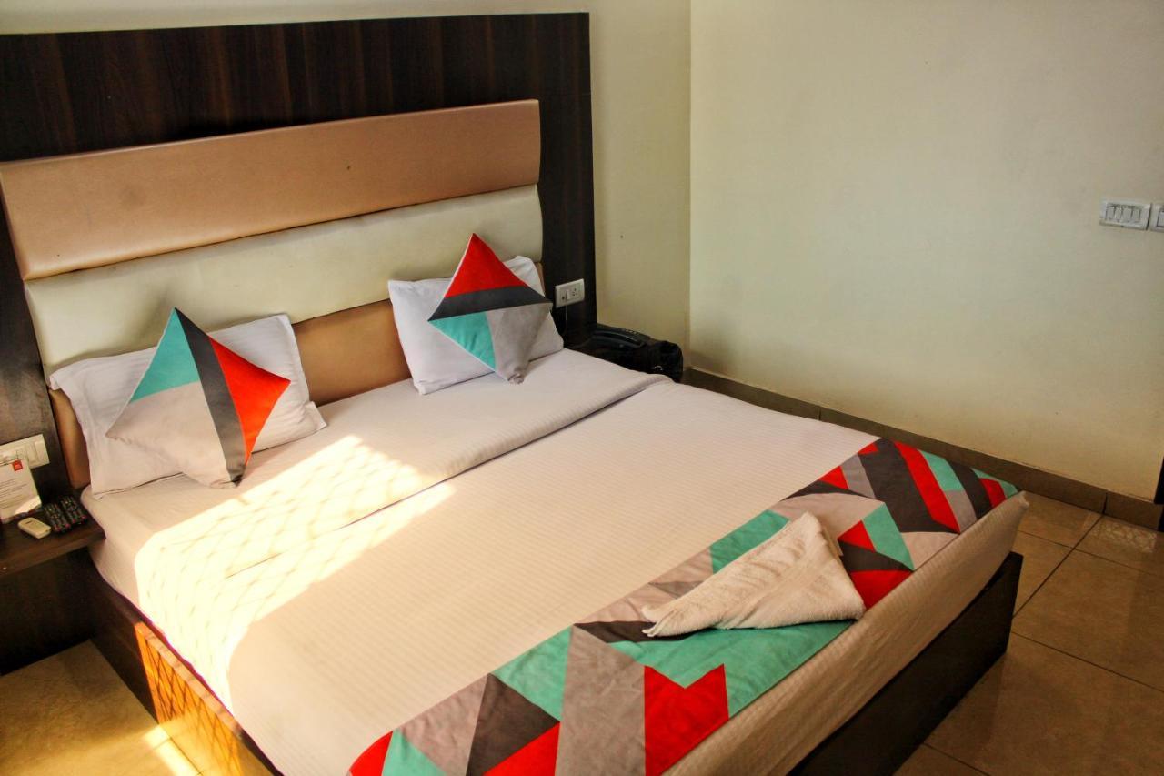Airport Hotel Classic Park New Delhi Exterior photo