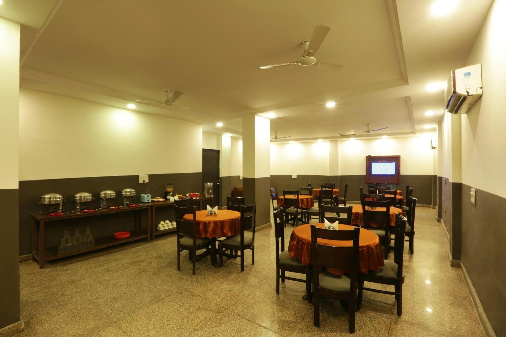 Airport Hotel Classic Park New Delhi Exterior photo